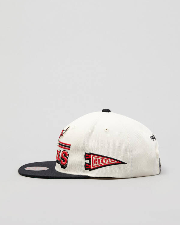 Mitchell & Ness Fan Banner Bulls Cap for Mens