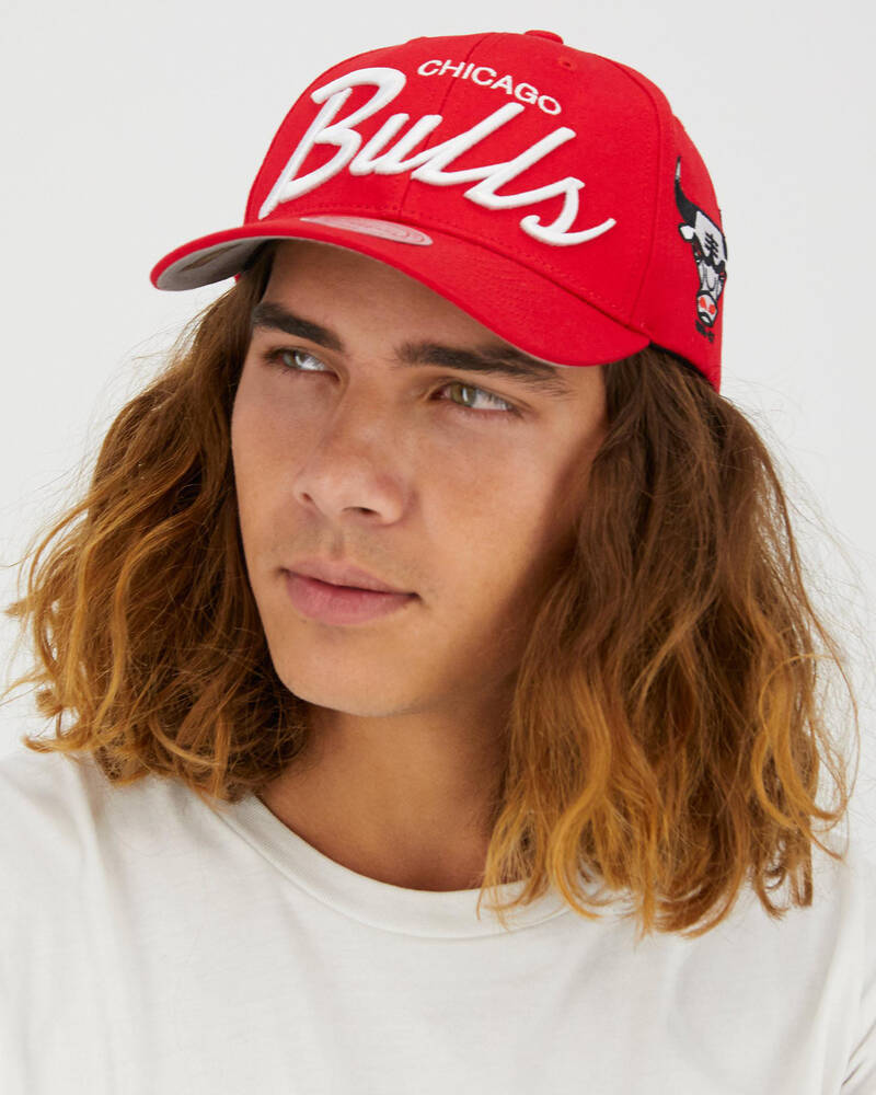 Mitchell & Ness Bulls Script Low Pro for Mens