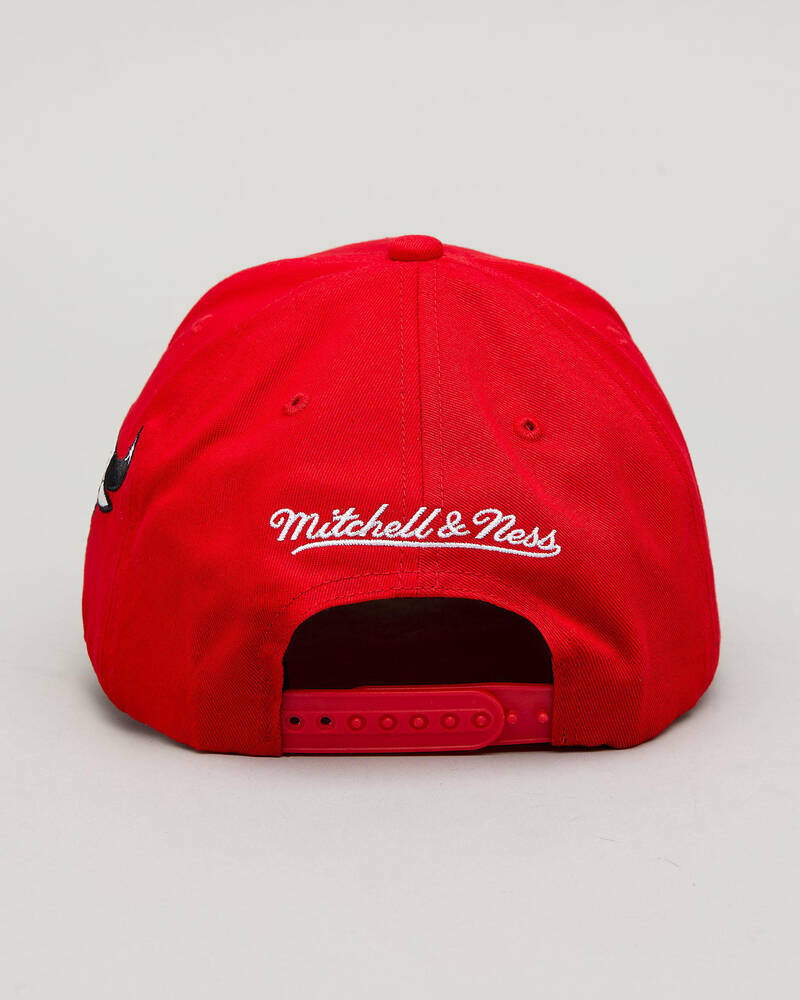 Mitchell & Ness Bulls Script Low Pro for Mens